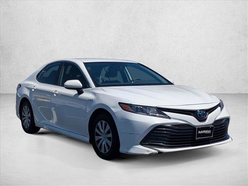Used 2019 Toyota Camry LE FWD image 3