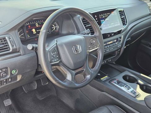 Used 2024 Honda Passport TrailSport image 2