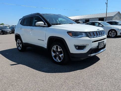 Used 2018 Jeep Compass Limited w/ Navigation Group AWD/4WD image 2