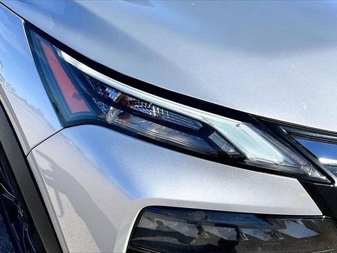 Used 2024 Nissan Rogue SV image 23