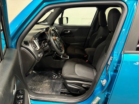 Used 2021 Jeep Renegade Latitude image 3