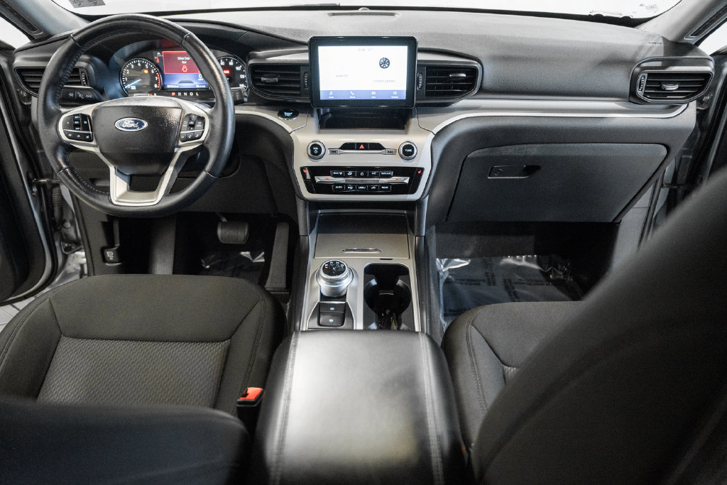 Used 2023 Ford Explorer XLT AWD/4WD image 16