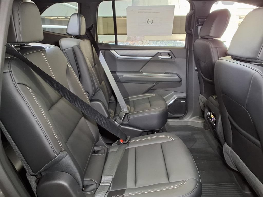 Used 2026 GMC Acadia Elevation w/ Black Edition FWD image 6