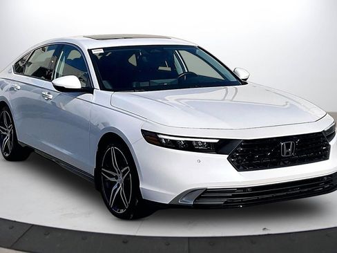 Used 2024 Honda Accord Touring image 2