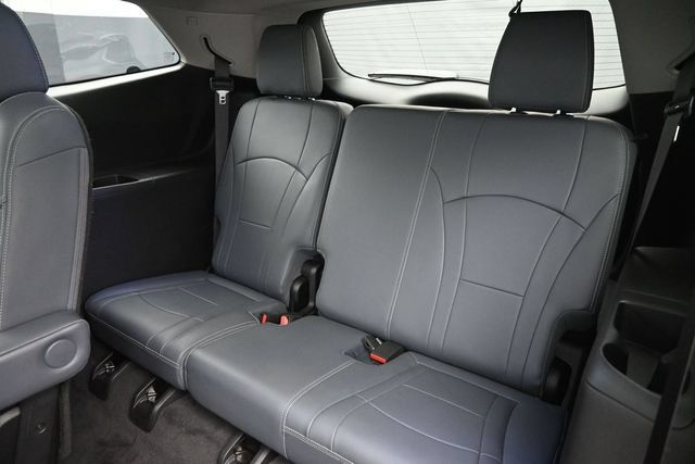 Used 2019 Buick Enclave Essence FWD image 17