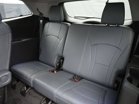Used 2019 Buick Enclave Essence FWD image 17