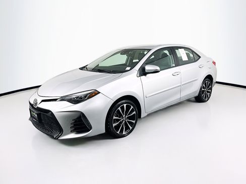 Used 2017 Toyota Corolla SE image 3