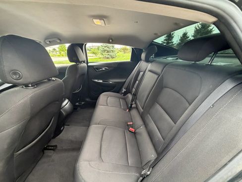 Used 2018 Chevrolet Malibu LS w/ LPO, Convenience Package 2 FWD image 17