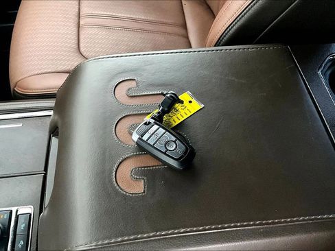 Used 2022 Ford Expedition King Ranch image 13