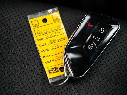 Used 2024 Volkswagen Atlas Cross Sport SE image 35