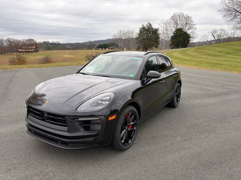 New 2026 Porsche Macan GTS image 1