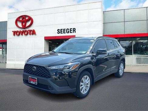Used 2022 Toyota Corolla Cross LE w/ Moonroof Package AWD/4WD image 11