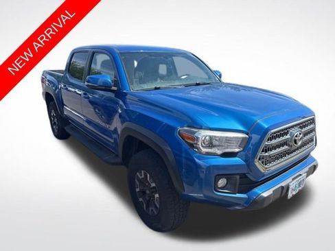 Used 2017 Toyota Tacoma TRD Off-Road w/ Premium & Technology Package AWD/4WD image 1