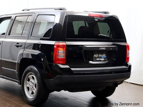 Used 2017 Jeep Patriot Sport FWD image 8