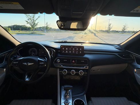 Used 2022 Genesis G70 3.3T RWD image 9