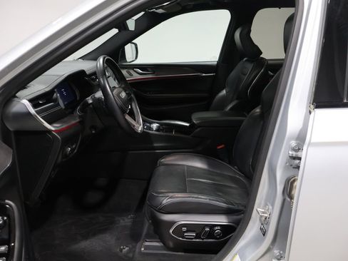 Used 2021 Jeep Grand Cherokee L Overland w/ Luxury Tech Group IV image 11