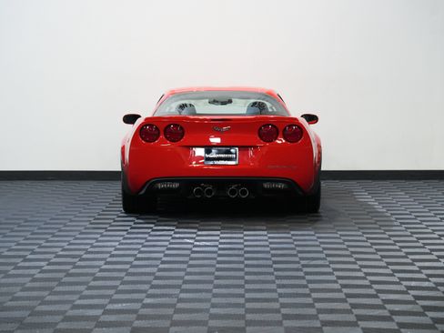 Used 2013 Chevrolet Corvette Z06 w/ 2LZ Preferred Equipment Group RWD image 7