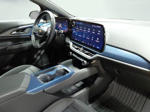 Used 2025 Chevrolet Equinox EV LT w/ Convenience Package FWD image 16