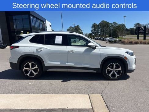 Certified 2025 Volkswagen Tiguan SE image 4