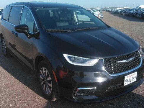Used 2024 Chrysler Pacifica Limited FWD image 9