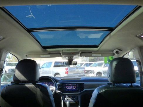 Used 2021 Volkswagen Atlas SEL Premium image 9