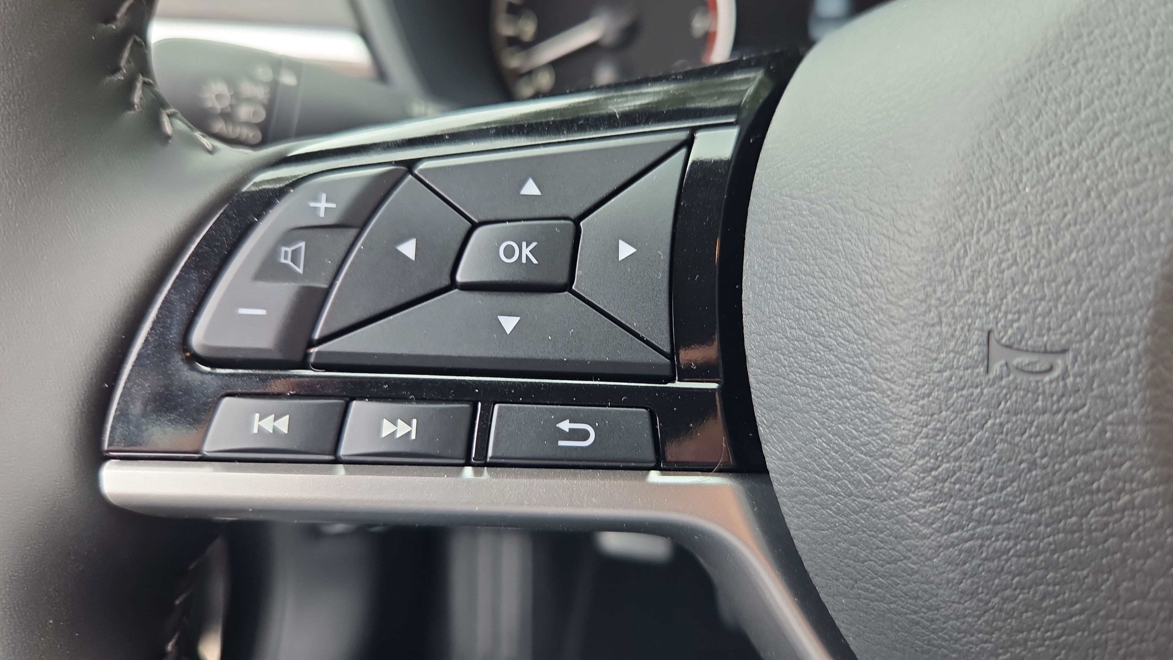 Used 2026 Nissan Altima 2.5 SV w/ SV Premium Package FWD image 25