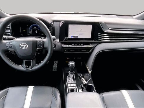 Used 2025 Toyota Camry SE w/ Convenience Package FWD image 15