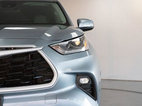 Used 2021 Toyota Highlander LE image 4