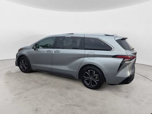 Used 2025 Toyota Sienna Platinum AWD/4WD image 7