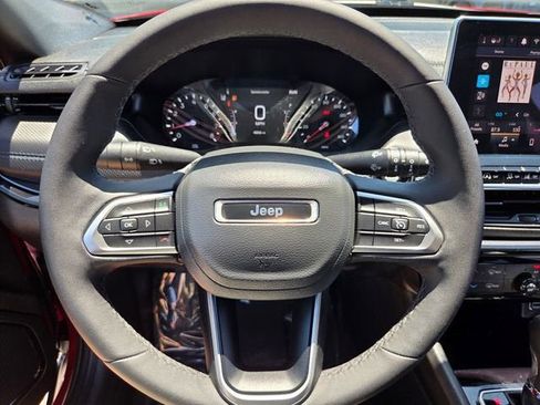 Used 2025 Jeep Compass Latitude w/ Altitude Special Edition AWD/4WD image 30