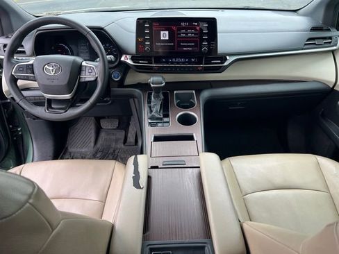 Used 2021 Toyota Sienna XLE image 11