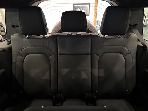 Used 2023 Land Rover Defender 130 X-Dynamic SE image 23