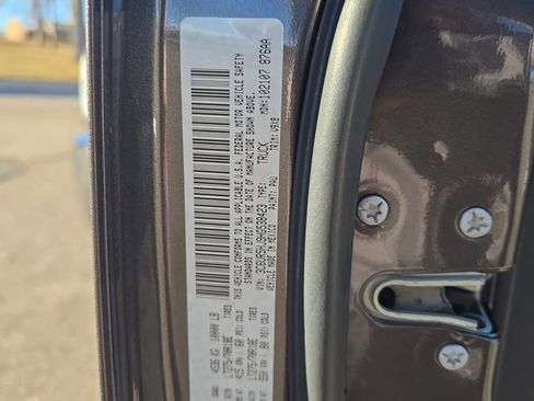 Used 2017 RAM 2500 Tradesman w/ Chrome Appearance Group image 29