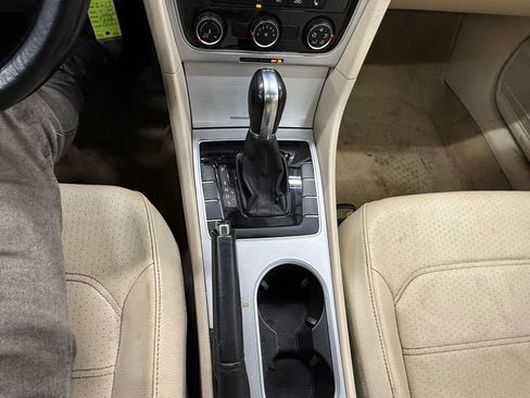 Used 2013 Volkswagen Passat TDI SE FWD image 34