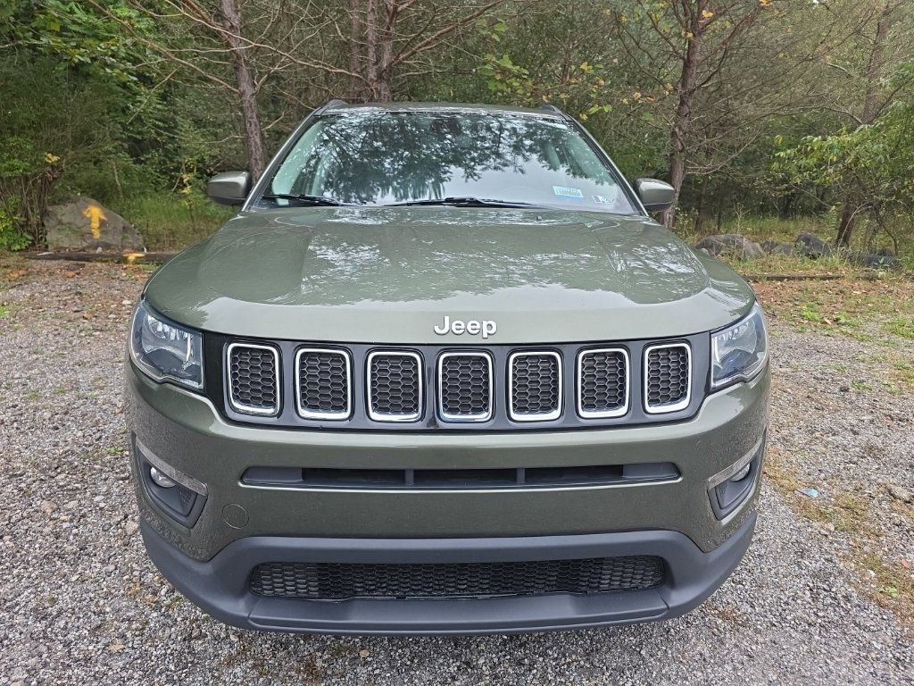 Used 2019 Jeep Compass Latitude w/ Cold Weather Group AWD/4WD image 2