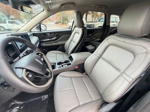 New 2026 Lincoln Corsair Premiere image 14