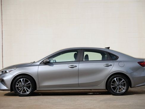 Used 2023 Kia Forte LXS w/ LXS Technology Package FWD image 8