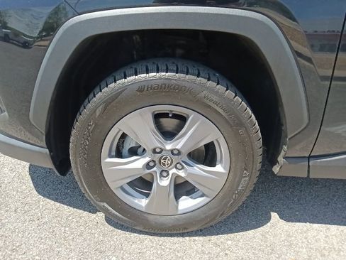 Used 2022 Toyota RAV4 LE AWD/4WD image 10