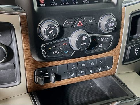 Used 2015 RAM 2500 Laramie w/ Convenience Group AWD/4WD image 14