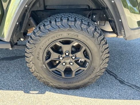 Used 2022 Jeep Gladiator Sport AWD/4WD image 13