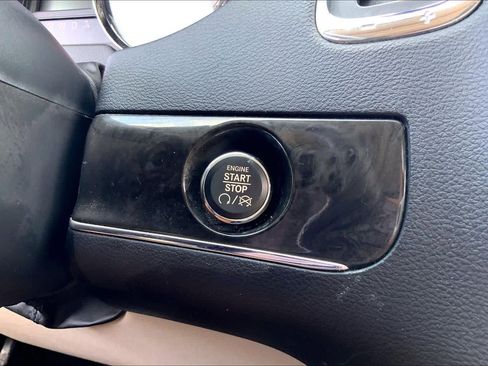 Used 2014 Chrysler Town & Country Touring w/ Trailer Tow Group image 32