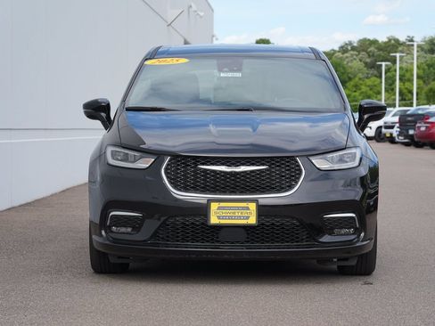 Used 2025 Chrysler Pacifica Select FWD image 8