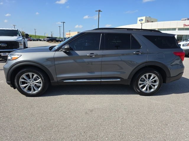 Used 2023 Ford Explorer XLT w/ Equipment Group 202A AWD/4WD image 2