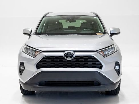 Used 2020 Toyota RAV4 XLE w/ Convenience Package FWD image 4