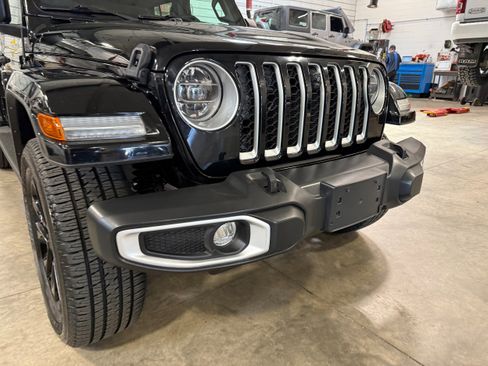 Used 2021 Jeep Wrangler Unlimited Sahara w/ Cold Weather Group AWD/4WD image 2