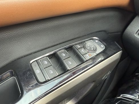 Used 2022 Nissan Pathfinder Platinum w/ Cargo Package image 24