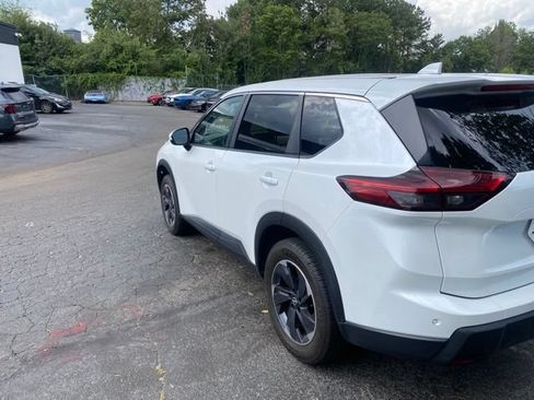 Used 2025 Nissan Rogue SV AWD/4WD image 6