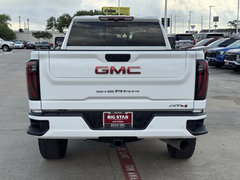 Used 2025 GMC Sierra 3500 AT4 image 9