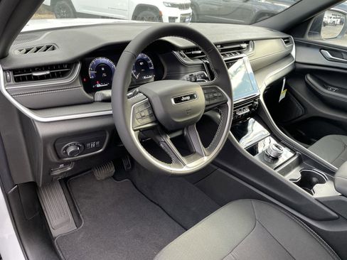 New 2025 Jeep Grand Cherokee Laredo w/ MOPAR Finishing Package image 13