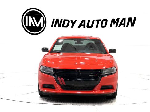 Used 2018 Dodge Charger SXT w/ Blacktop Package RWD image 9
